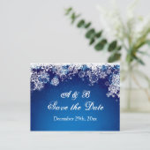 Witte sneeuwvlokken op blauw Save the date Briefka Aankondigingskaart (Staand voorkant)