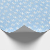 witte sneeuwvlokken op Bleek blauw Cadeaupapier (Hoek)