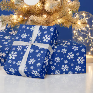 Witte sneeuwvlokken op donkerblauw winterpatroon cadeaupapier