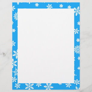 Witte sneeuwvlokken op een lichtblauwe achtergrond flyer
