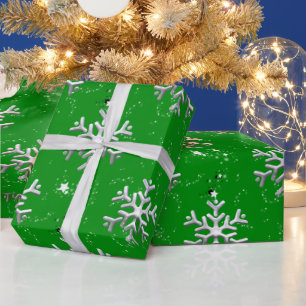Witte sneeuwvlokken op groen kerstfeest cadeaupapier