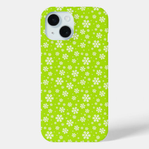 Witte sneeuwvlokken op groen winterpatroon iPhone 15 case