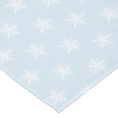 Witte sneeuwvlokken op het blauwe borstballetje. tafelkleed (Gekanteld)