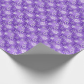 witte sneeuwvlokken op paars cadeaupapier (Hoek)