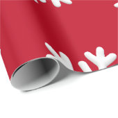 Witte sneeuwvlokken op rode achtergrond Kerstmis Cadeaupapier (Rol Hoek)