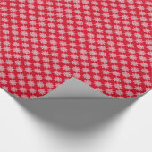 Witte sneeuwvlokken op rood cadeaupapier (Hoek)