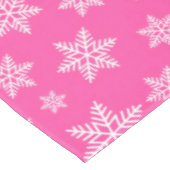 Witte sneeuwvlokken op Roze Winter Patroon Tafelkleed (Gekanteld)