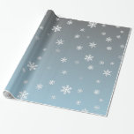 Witte sneeuwvlokken op zilverblauw cadeaupapier<br><div class="desc">Fun- en feestpapier bevat witte sneeuwvlokken op een zilverblauwe achtergrond.</div>