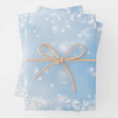 Witte sneeuwvlokken over blauwe achtergrond Winter Inpakpapier Vel (In situ)