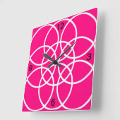 Witte spiralen op Bright Pink Vierkante Klok (Hoek)