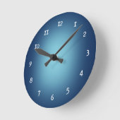 Witte spotlicht op blauw ronde klok (Hoek)