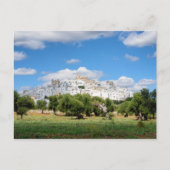 Witte stad Ostuni en olijfbomen, briefkaart van Ap (Voorkant)
