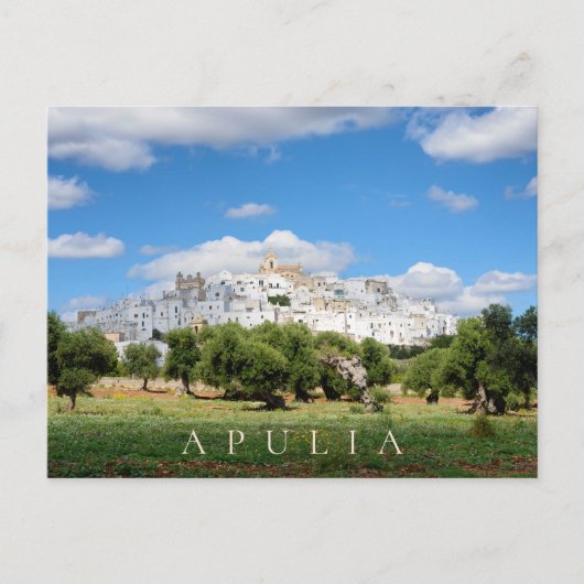 Witte stad Ostuni en olijfbomen in Apulië Briefkaart (Voorkant)