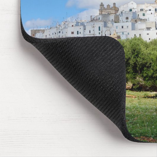 Witte stad Ostuni en olijfbomen, Puglia mousepad Muismat (Hoek)