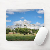 Witte stad Ostuni en olijfbomen, Puglia mousepad Muismat (Met muis)