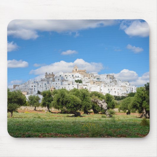 Witte stad Ostuni en olijfbomen, Puglia mousepad Muismat (Voorkant)