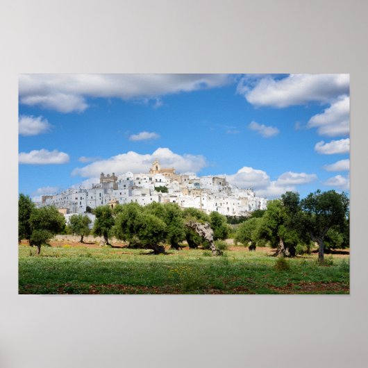 Witte stad Ostuni met olijfbomen, poster van Pugli (Voorkant)