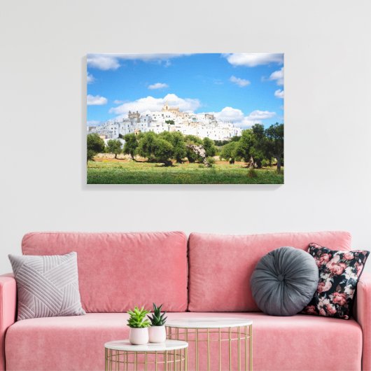 Witte stad Ostuni met olijfbomen, Puglia canvas (Insitu (Woonkamer))