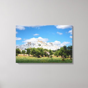 Witte stad Ostuni met olijfbomen, Puglia canvas Afdruk