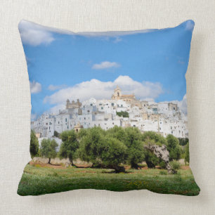 Witte stad Ostuni met olijfbomen, Puglia pillow Kussen