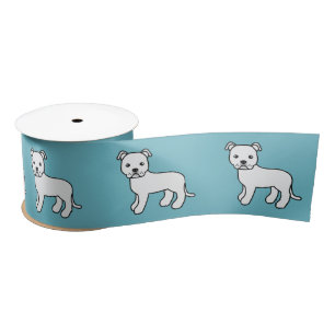 Witte Staffordshire Bull Terrier Hond Op Blauwe On Satijnen Lint