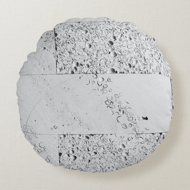Witte steenwand rond kussen (Voorkant)