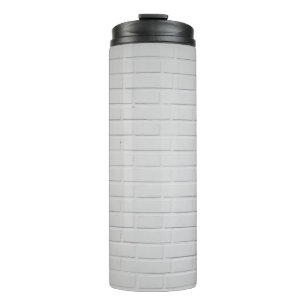 Witte steenwand thermosbeker