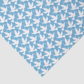 Witte stieren vliegend blauw tissuepapier (Detail)