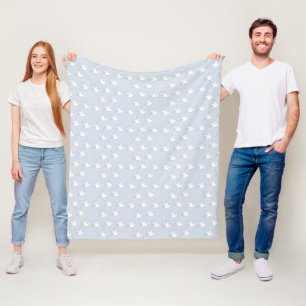 witte stippen op blauw fleece deken