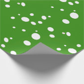 Witte stippen op groen kerstinpakpapier cadeaupapier (Hoek)