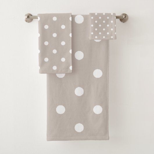 Witte Stippen op Zachte Beige Bad Handdoek (Insitu)
