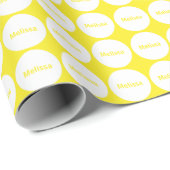 Witte Stippen patroon op geel met naam Cadeaupapier (Rol Hoek)