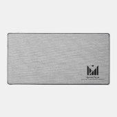 Witte Stof Textuur Elegant Monogram Logo Aangepast Bureaumat (Voorkant)