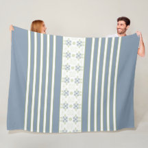 Witte streep met blauwe bloemige accenten