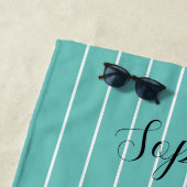 Witte Strepen op Blauwgroen & Zwarte Script Naam Strandlaken (In situ)