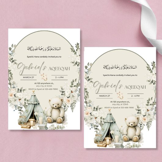 Witte teddybeer en bloemenaqiqah uitnodiging