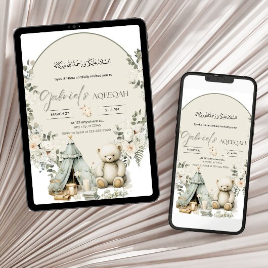 Witte teddybeer en bloemenaqiqah uitnodiging