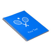 Witte tennisrackets op blauw gepersonaliseerd notitieboek (Rechterzijde)