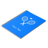 Witte tennisrackets op blauw gepersonaliseerd notitieboek (Linkerzijde)
