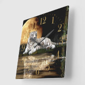 Witte tijger- en moonkuikens met een dierenwelp ronde klok (Hoek)