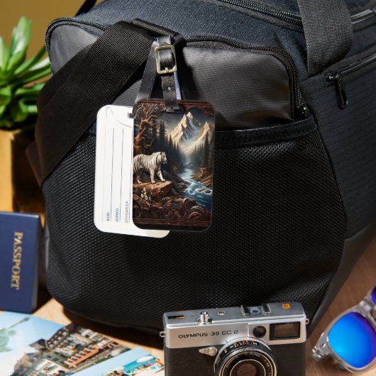 Witte tijger in een bergachtig landschap bagagelabel (Voorkant & Achterkant)