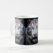 Witte tijger met blauwe ogen koffiemok (Voorkant links)