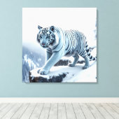 Witte tijger op besneeuwde kliffen gestrekte canva canvas afdruk (Insitu (Houten vloer))