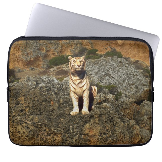 Witte tijger op Rocks, iPad-draagtas Laptop Sleeve (Voorkant)