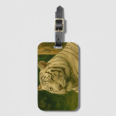 Witte tijger rust in bosrijke schaduw bagagelabel (Voorkant (verticaal))