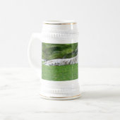Witte Tijger Rustend in Zonovergoten Groen Loof Bierpul (Voorkant links)