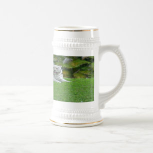 Witte Tijger Rustend in Zonovergoten Groen Loof Bierpul