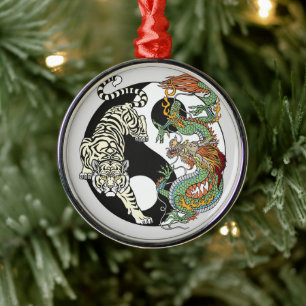 Witte tijger versus groene draak in de yin yang ce metalen ornament