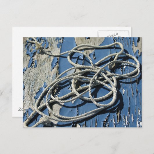 Witte touw op een blauwe boot met schilfering briefkaart (Voorkant / Achterkant)