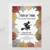 Witte Trick or treat Spooky Flying Witch Pumpkins Feestdagenkaart (Voorkant)
